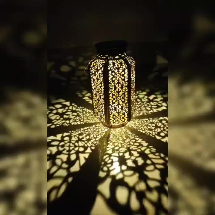 SolarGlow Lantern - Éclairage de jardin LED alimenté par énergie solaire