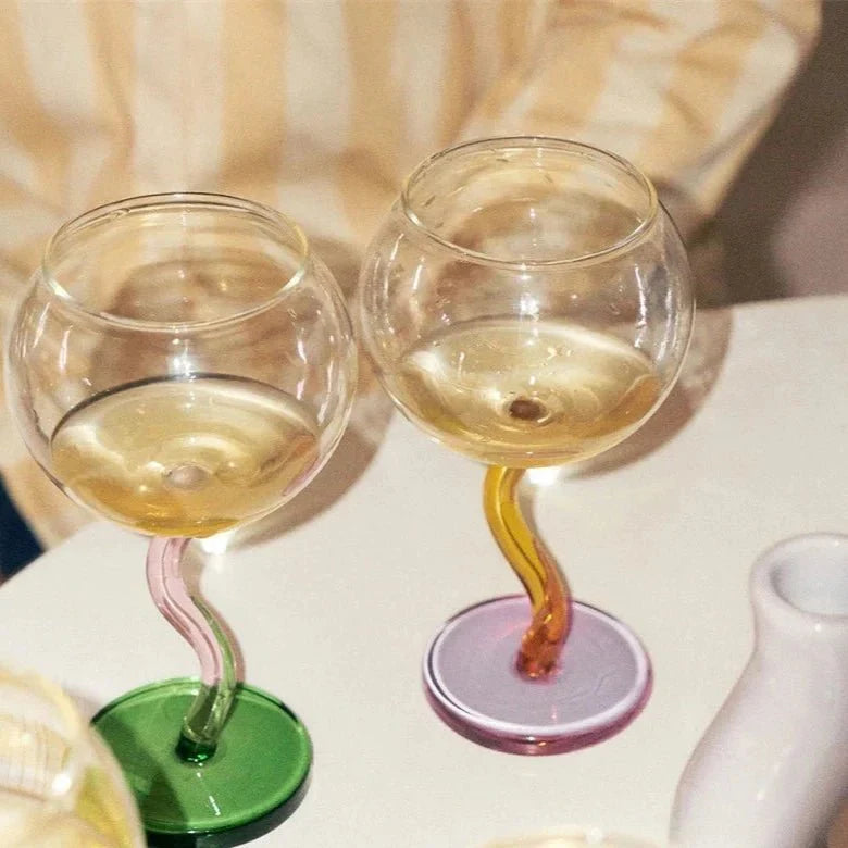 Verre coloré avec tige torsadée