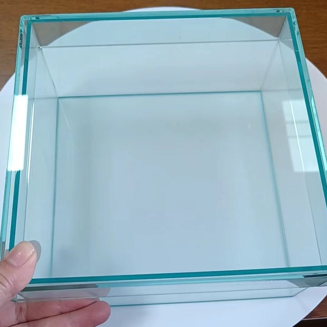 Coffre de rangement coloré en acrylique avec couvercle