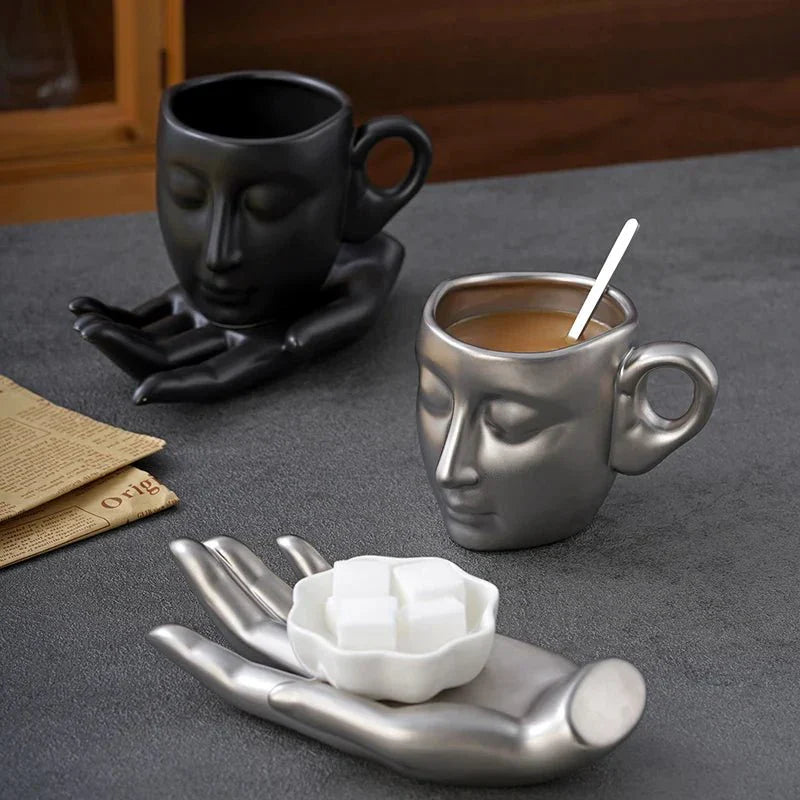 Ensemble de tasses à café avec forme de visage minimaliste