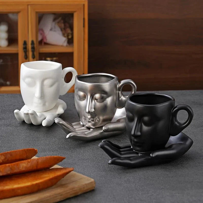 Ensemble de tasses à café avec forme de visage minimaliste