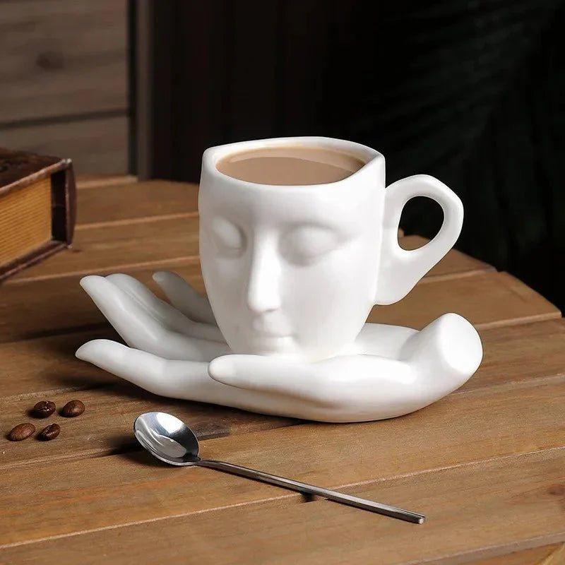 Ensemble de tasses à café avec forme de visage minimaliste