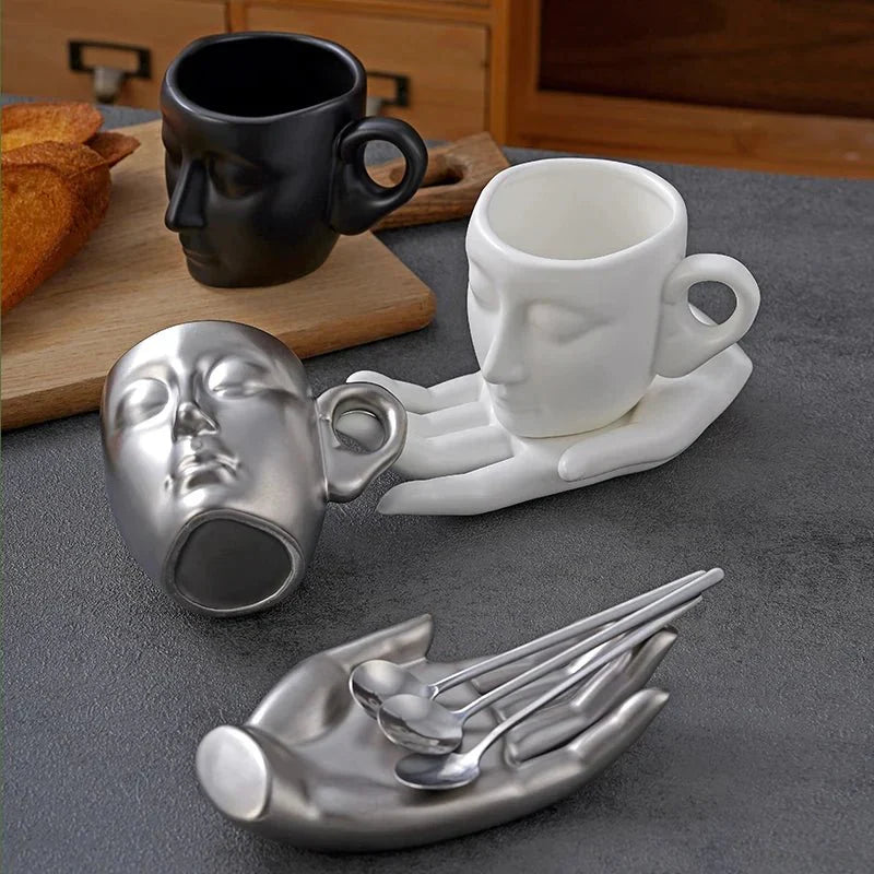 Ensemble de tasses à café avec forme de visage minimaliste