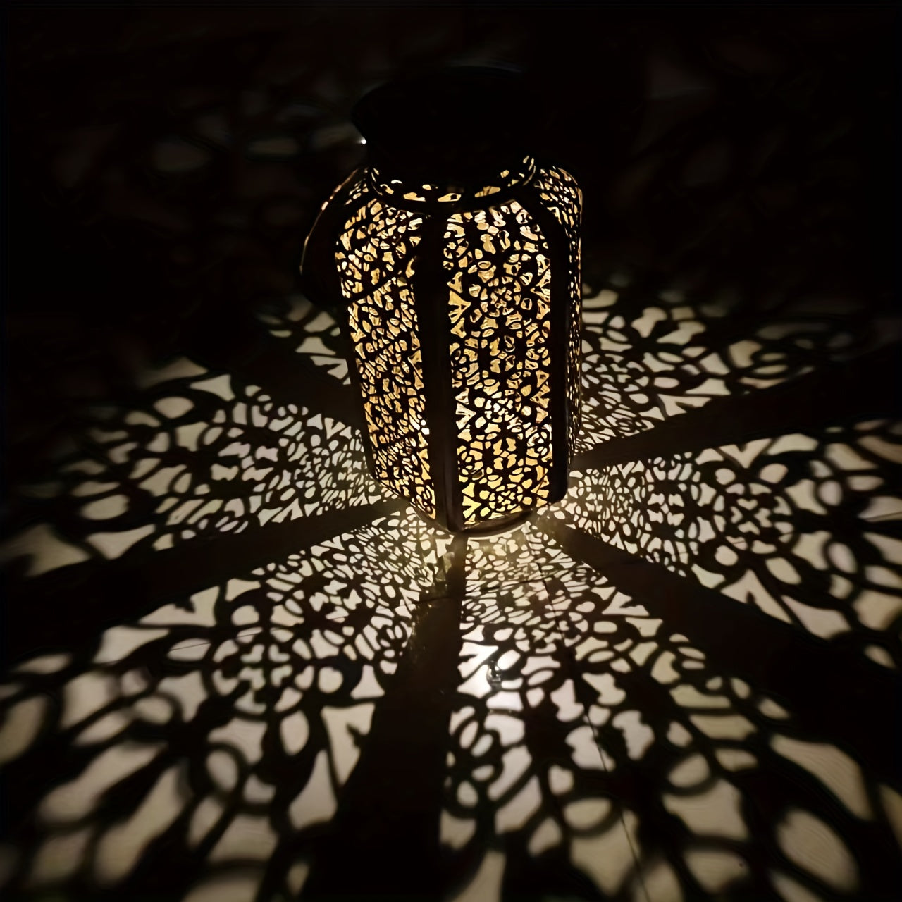SolarGlow Lantern - Éclairage de jardin LED alimenté par énergie solaire