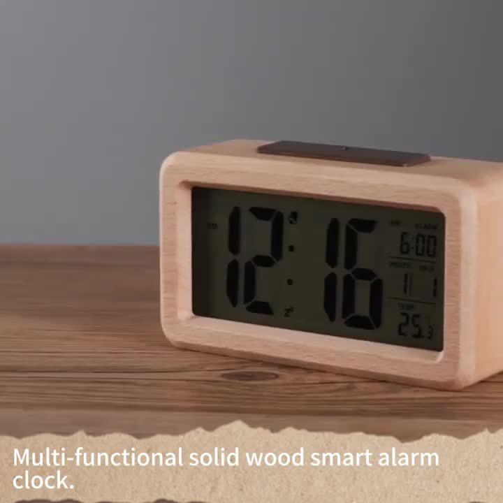 WoodChrono – Réveil en bois élégant avec calendrier