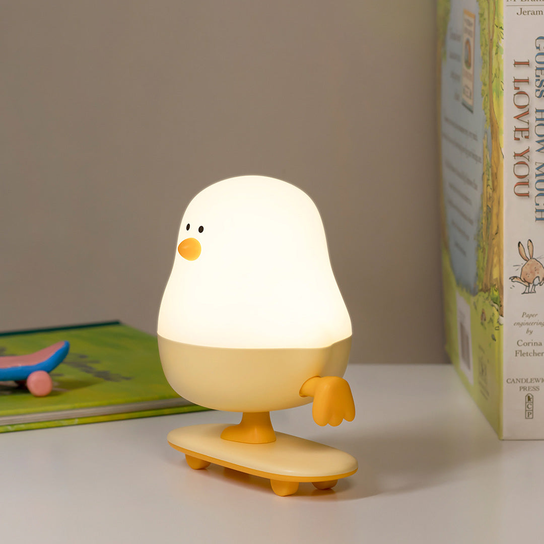 Lampe de nuit LED en silicone squeaky skateboard chicken - Cadeau parfait pour les enfants et les filles