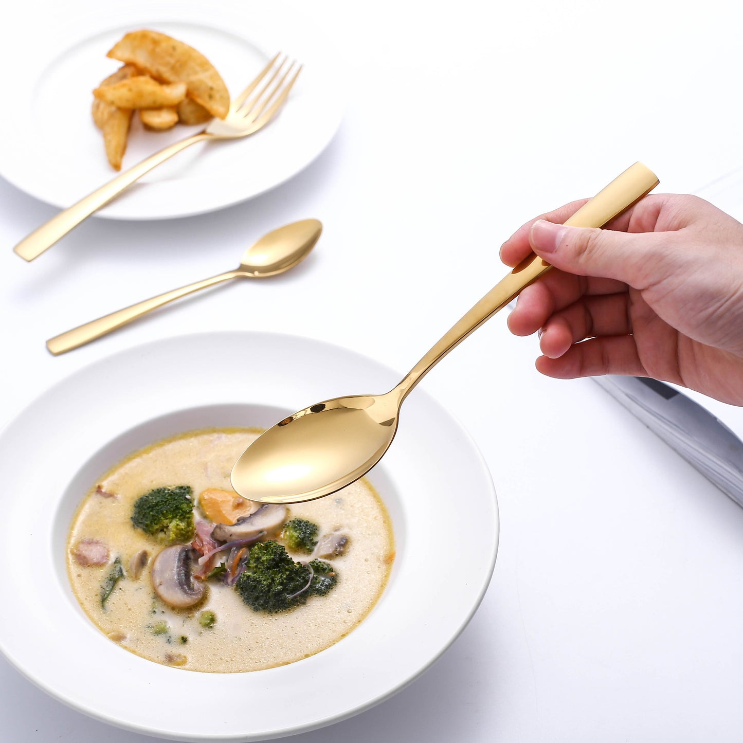 RoyalGlimmer Ensemble de Couverts Dorés - Ensemble de Couverts Dorés pour une Table Luxueuse