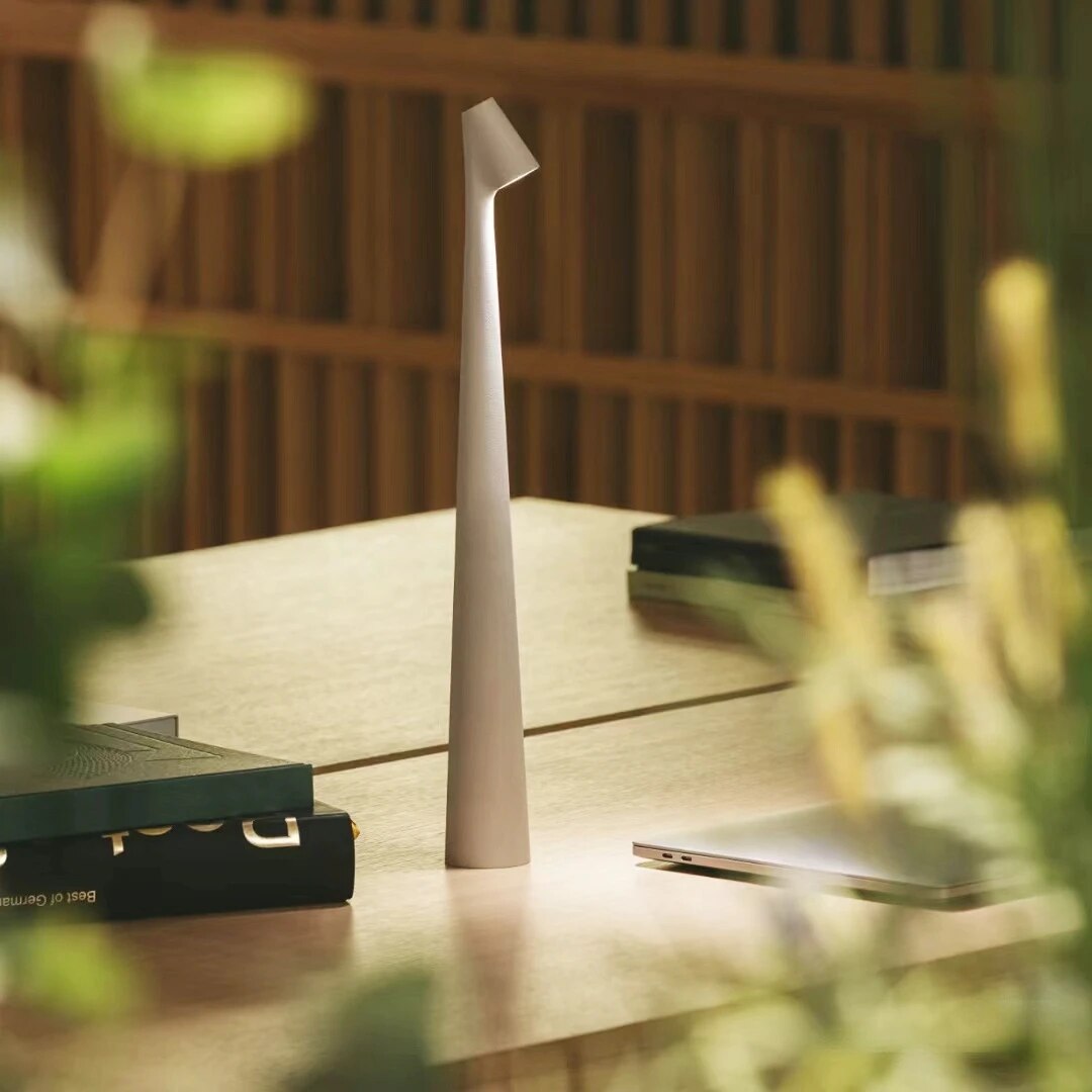 LumiMaître - Lampe de Table LED Rechargeable | Design Moderne et Fonctionnel | Éclairage Ambiant Durable