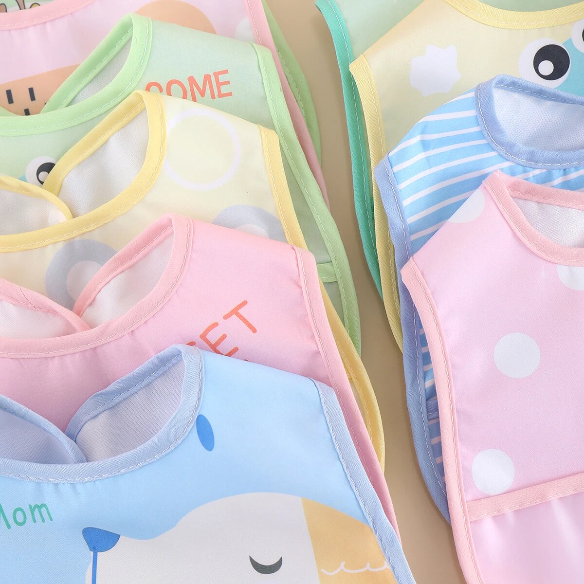 AquaGuard - Ensemble de 5 Bavoirs Réglables pour Bébé