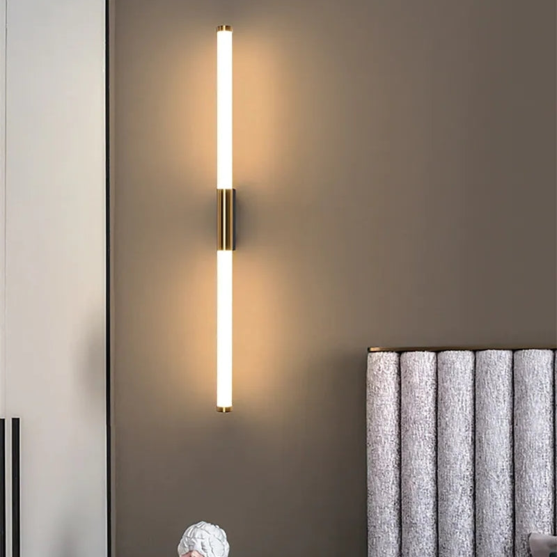 Applique murale LED linéaire moderne simple Leigh en métal doré blanc pour chambre