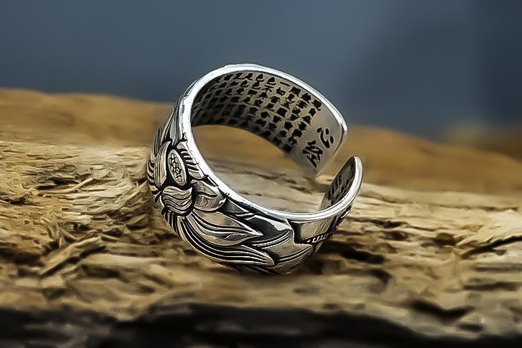 Anneau Lotus Sutra Argent Élegant | Design Unique et Tendance