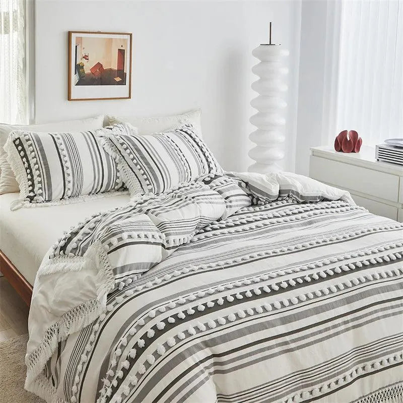 Ensemble de lit en fourrure coupée rayé de haute qualité │ Couette moderne Boho avec housse de couette et taie d'oreiller à pompons