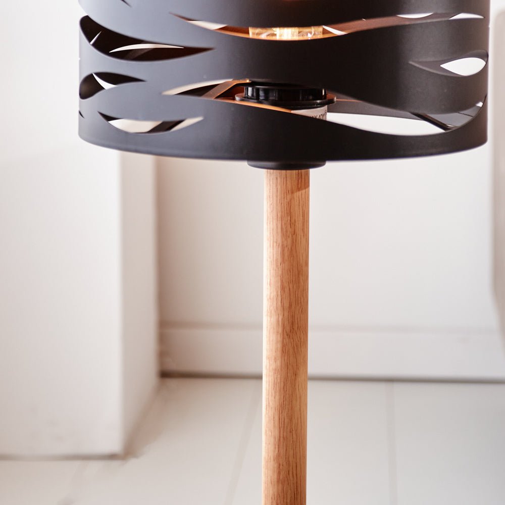 Floroux – Belle lampe de table en métal noir pour une atmosphère moderne