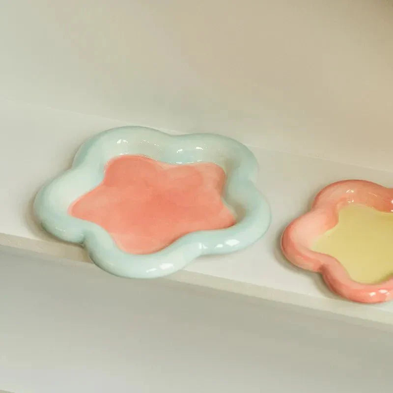Assiette dodue en couleurs pastel de style coréen