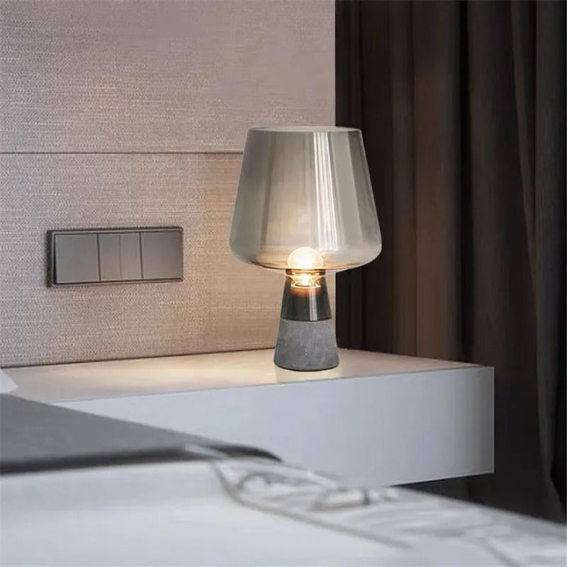 LumièreIndus - Lampe de Table en Verre Ambré et Base en Ciment