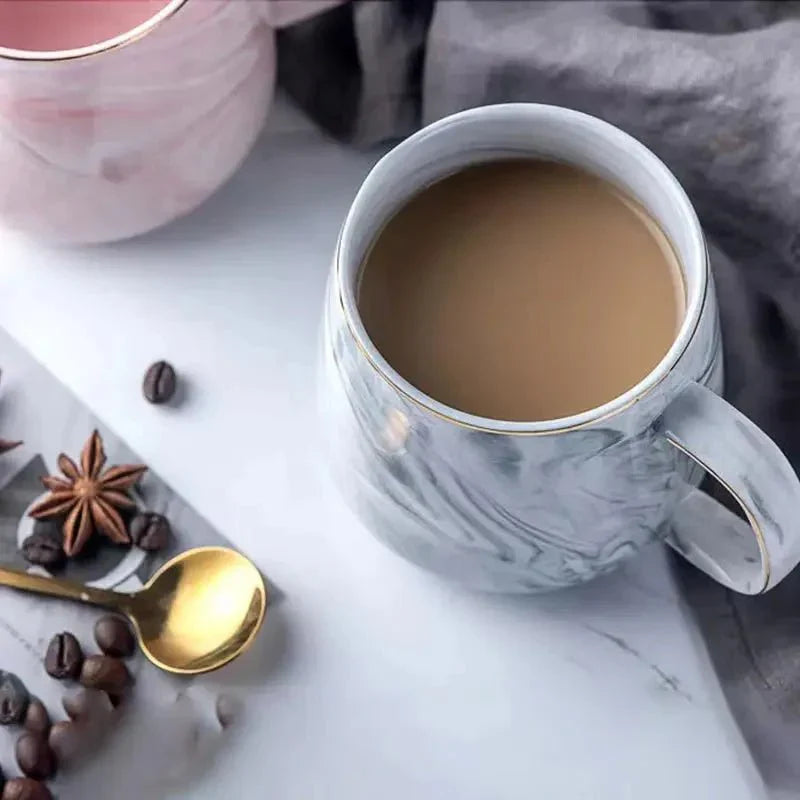 Tasse à café en céramique de couleur pastel avec motif marbré