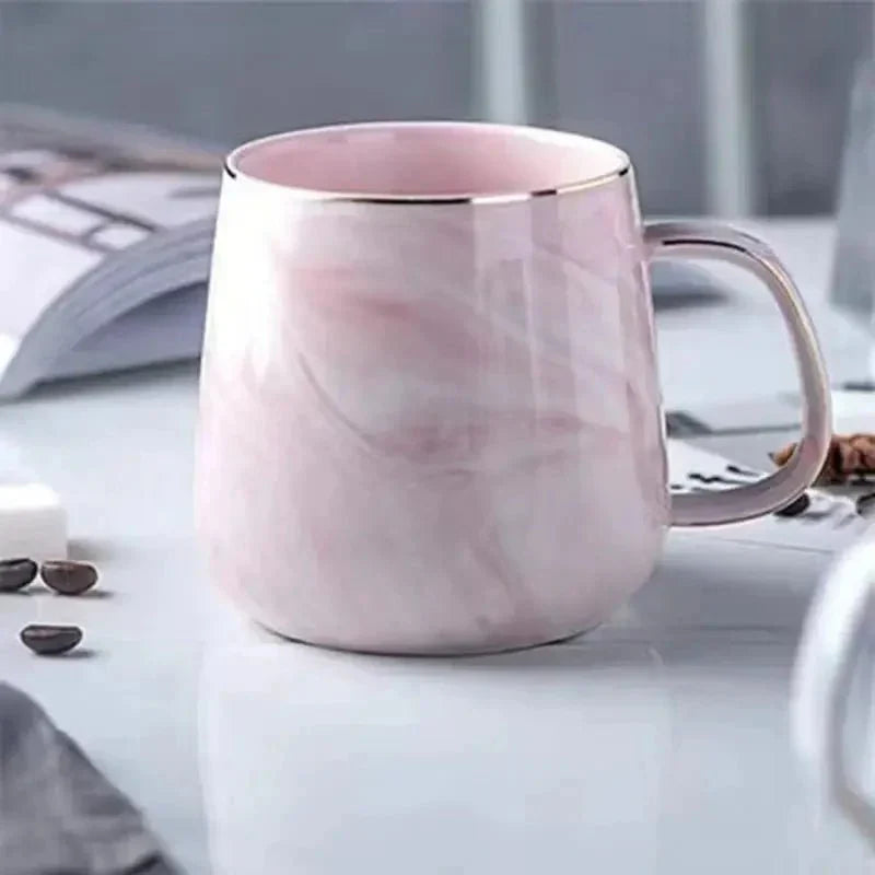Tasse à café en céramique de couleur pastel avec motif marbré