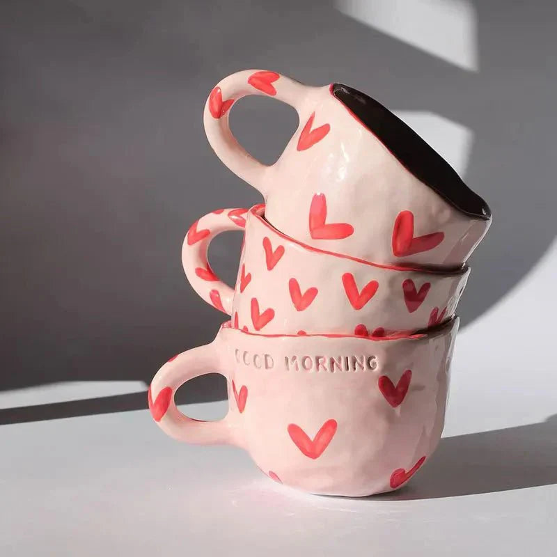 Tasse en céramique avec cœur rose