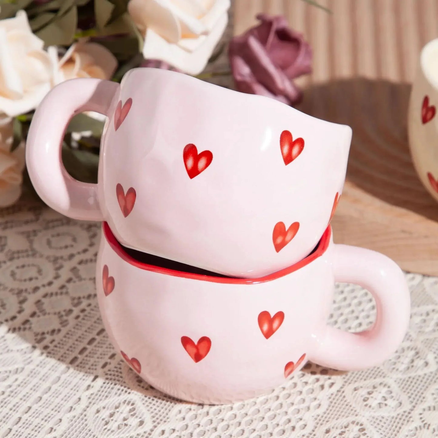 Tasse en céramique avec cœur rose