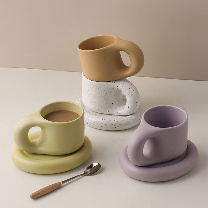 Élégance Intemporelle - Ensemble de Tasse et Soucoupe en Porcelaine Minimaliste