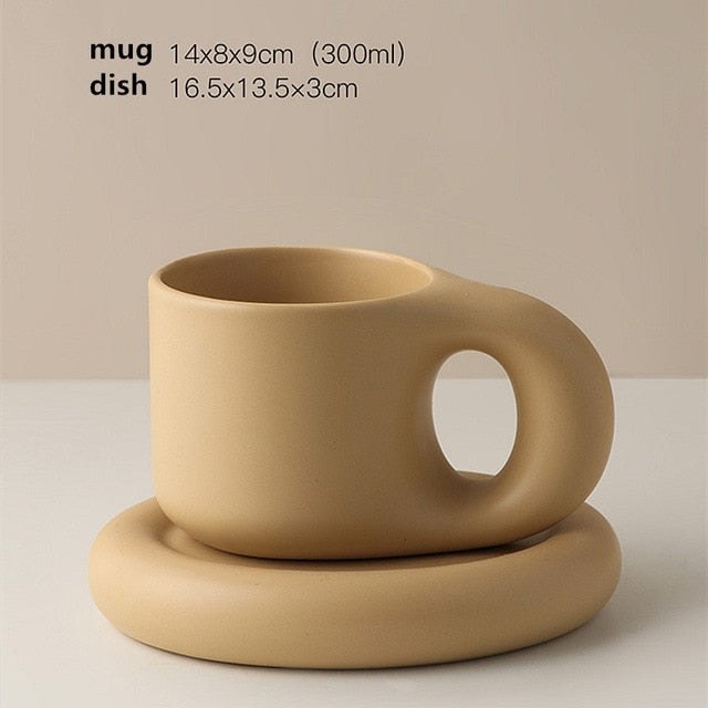 Élégance Intemporelle - Ensemble de Tasse et Soucoupe en Porcelaine Minimaliste