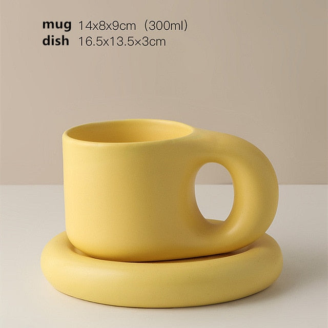 Élégance Intemporelle - Ensemble de Tasse et Soucoupe en Porcelaine Minimaliste