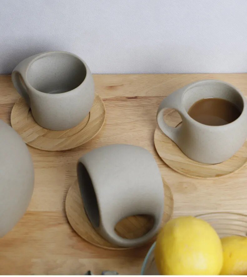 Tasse à café et soucoupe au style rétro en céramique en grès