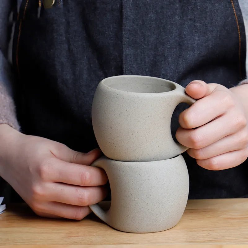 Tasse à café et soucoupe au style rétro en grès cérame