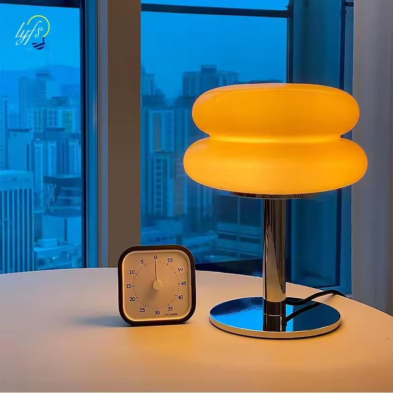 GlowZen | Élégante lampe de table en verre moderne avec LED