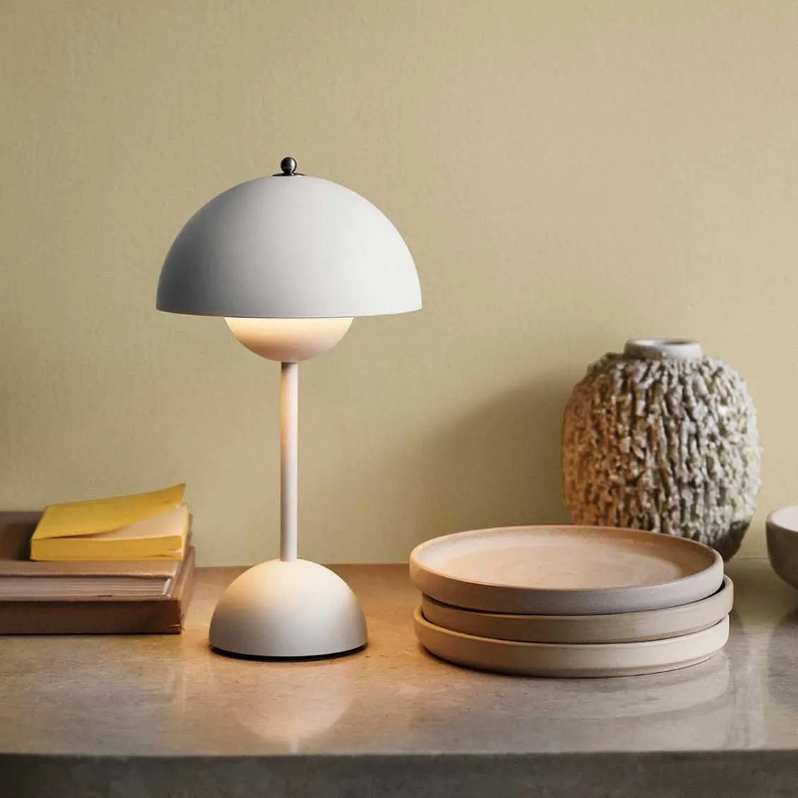 LunarGlow - Lampe de table LED pour une ambiance élégante