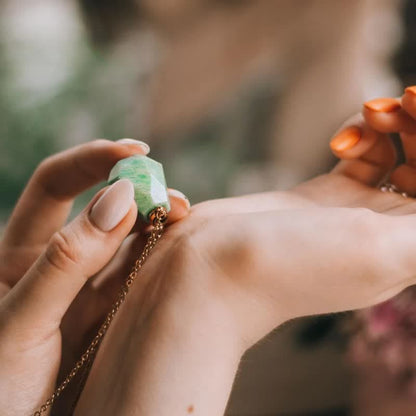 Collier Élégant avec Flacon de Parfum en Cristal - Iris