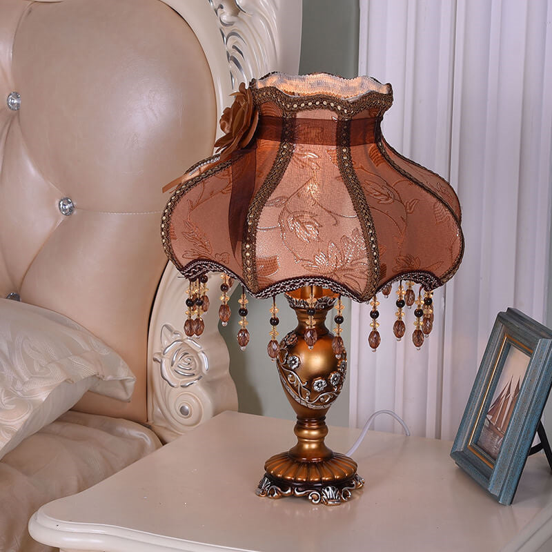 Floroux Lampe de Table Européenne | Tissu & Dentelle | Élégante Base en Résine Lumineuse | Décoration & Éclairage