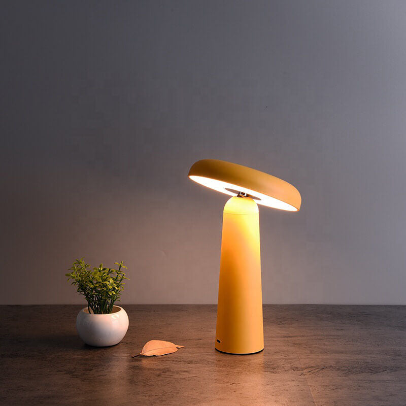 Lampe de table à LED USB en forme de soucoupe volante tournante