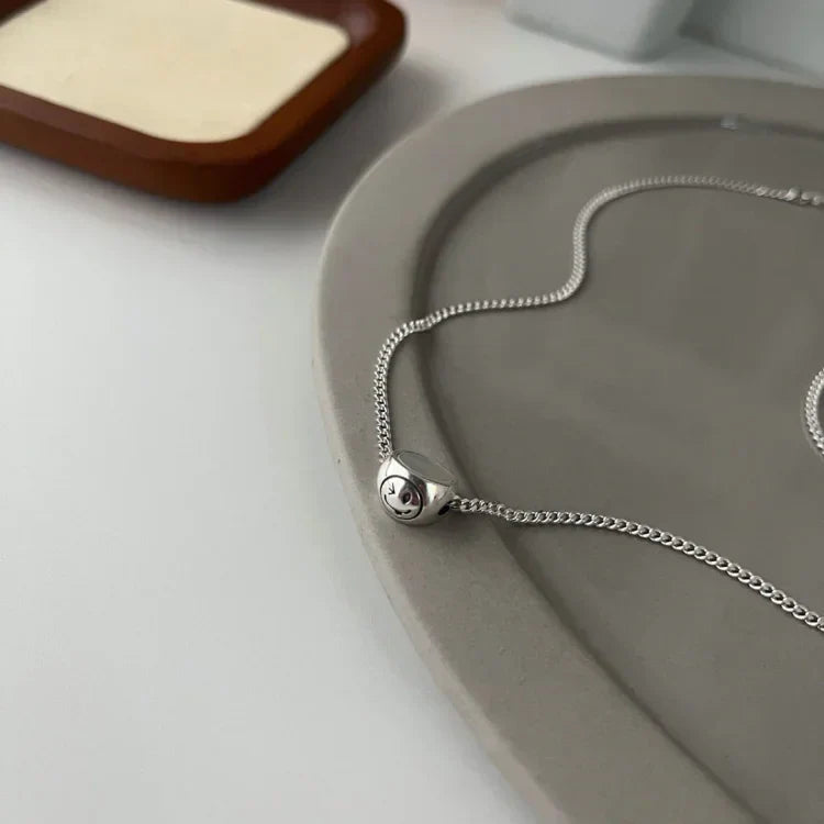 Chic Smiley Collier - Mira pour une Touche Joyeuse