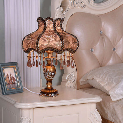 Floroux Lampe de Table Européenne | Tissu & Dentelle | Élégante Base en Résine Lumineuse | Décoration & Éclairage