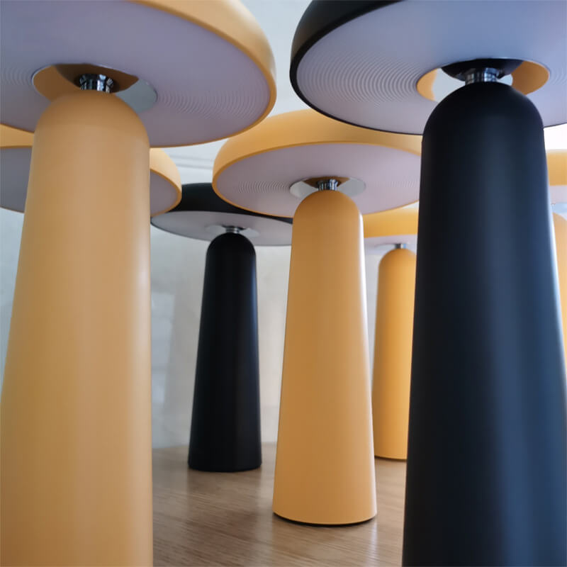 Lampe de table à LED USB en forme de soucoupe volante tournante