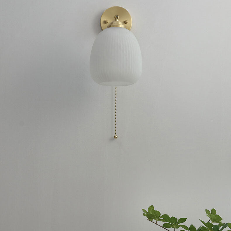 Floroux Applique murale Nordic avec interrupteur à tirage | Verre opale & Design en laiton | Lumière d’ambiance éclatante pour votre maison