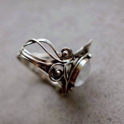 Bague en Pierre de Lune Vintage Élégante - Clara