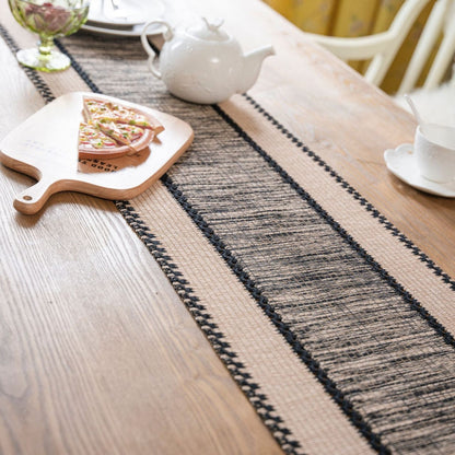 Couverture de table en crochet noir