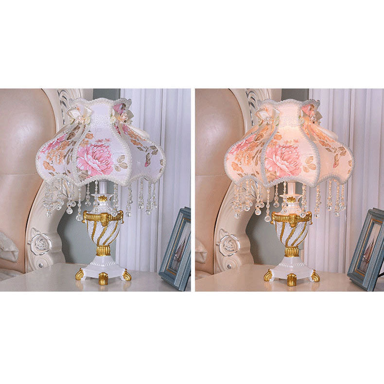 Floroux Lampe de Table Européenne | Tissu & Dentelle | Élégante Base en Résine Lumineuse | Décoration & Éclairage