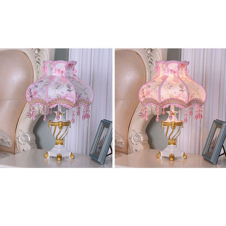 Floroux Lampe de Table Européenne | Tissu & Dentelle | Élégante Base en Résine Lumineuse | Décoration & Éclairage