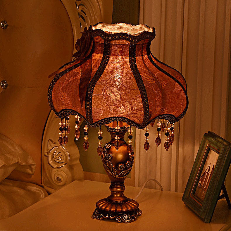 Floroux Lampe de Table Européenne | Tissu & Dentelle | Élégante Base en Résine Lumineuse | Décoration & Éclairage