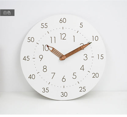Montre d'enfance silencieuse et élégante avec charme ludique