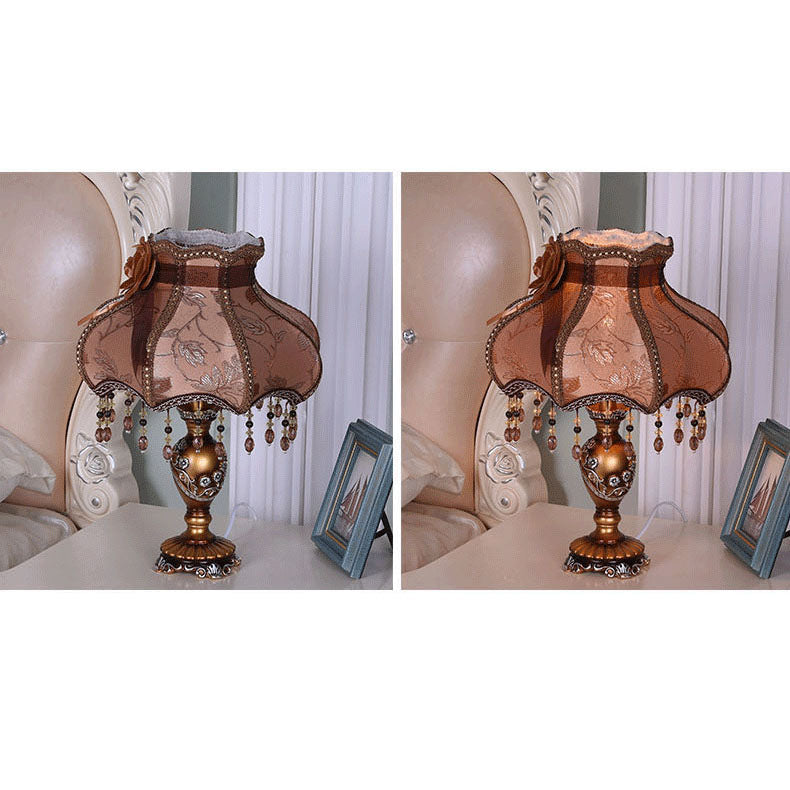 Floroux Lampe de Table Européenne | Tissu & Dentelle | Élégante Base en Résine Lumineuse | Décoration & Éclairage