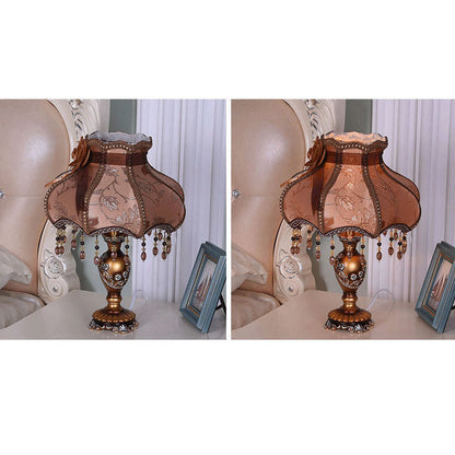 Floroux Lampe de Table Européenne | Tissu & Dentelle | Élégante Base en Résine Lumineuse | Décoration & Éclairage