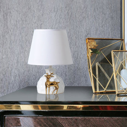 Floroux – Élégant vase cerf lampe de table pour une atmosphère chaleureuse