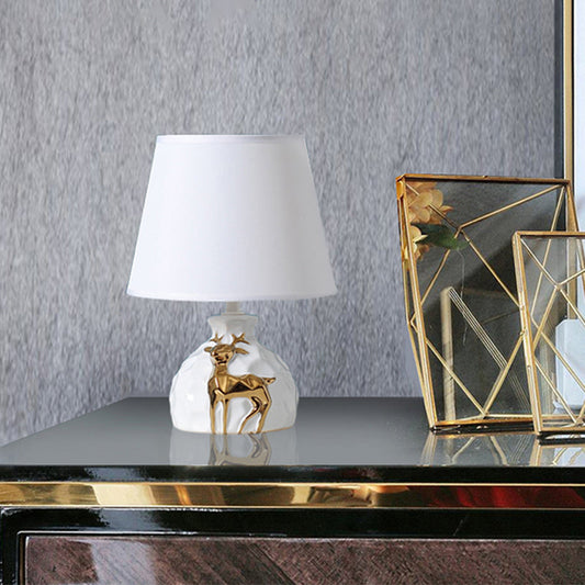 Floroux – Élégant vase cerf lampe de table pour une atmosphère chaleureuse