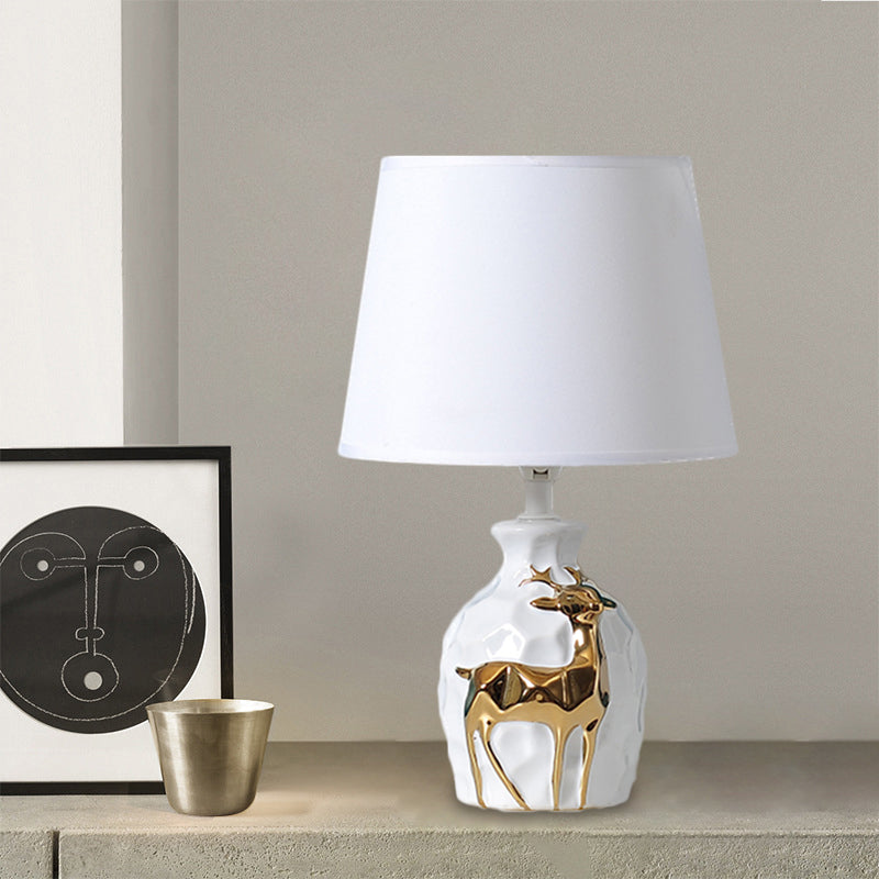 Floroux – Élégant vase cerf lampe de table pour une atmosphère chaleureuse