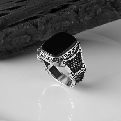 Bague élégante en onyx noir et argent pour l'homme moderne - Max