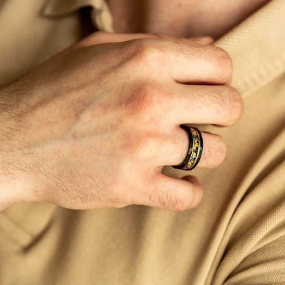 Bague Orion Élégante en Météorite Noire avec Détails en Feuille Dorée Luxe